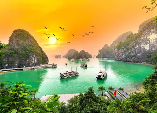 Vista 2 de Noah Jigsaw Puzzle Dreamy Sunset Landscape Halong Bay, Vietnam Vista desde adove. Este es el Patrimonio Mundial de la UNESCO, una hermosa maravilla