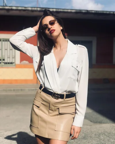 Vista 41 de FEISEDY Gafas de sol de diseñador de moda Retro pequeños pétalos forma arco templo diseño B2298