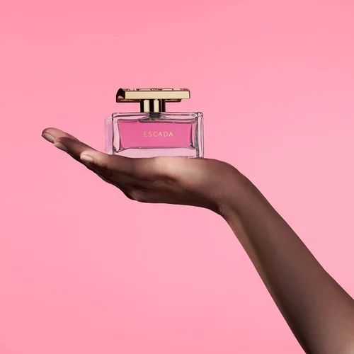 Vista 9 de Escada Especialmente Eau De Parfum - Perfume floral para mujer - Con notas de pétalos de rosa y pera - Perfumes de lujo para mujer - Fragancia
