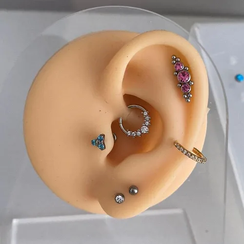 Vista 2 de 1 pieza de silicona modelo de oreja derecha reutilizado molde 1:1 herramientas profesionales de práctica de piercings para aretes