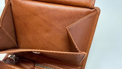 Vista 3 de DiLoro Cartera plegable de cuero genuino de grano completo con bloqueo RFID para hombre con moneda de identificación y compartimento seguro