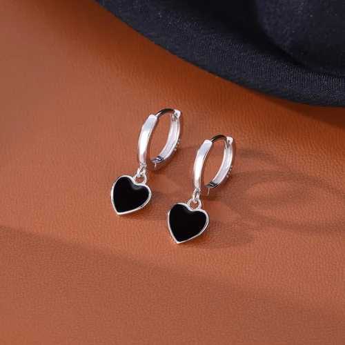 Vista 5 de SLUYNZ Aretes de aro de plata de ley con corazón negro para mujeres, adolescentes y niñas, aretes de aro con forma de corazón