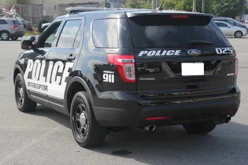 Vista 5 de Muzzys Juego de 2 emblemas para interceptor de policía, compatible con: Ford Crown Vic Victoria CVPI P71 Universal Stick On Mustang Taurus Explorer