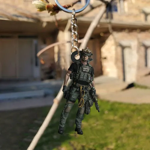 Vista 2 de Llavero de soldado personalizado, regalos de forma plana, llavero de regalo de soldado personalizado, llavero de joyería de soldado personalizado