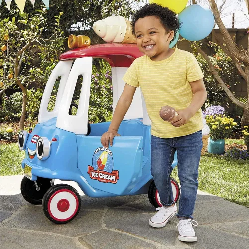 Vista 4 de Little Tikes acogedor camión de helado, cupé con paseo, auto impulsado por niños y padres, música de camiones, incluyendo accesorios - Regalo