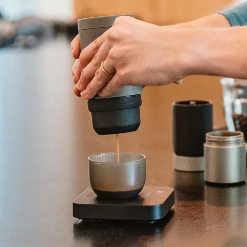 Vista 4 de WACACO Exagram Pro Báscula de Café con Temporizador, Báscula Inteligente de Espresso con Caja de Transporte, Báscula Digital Mini Recargable