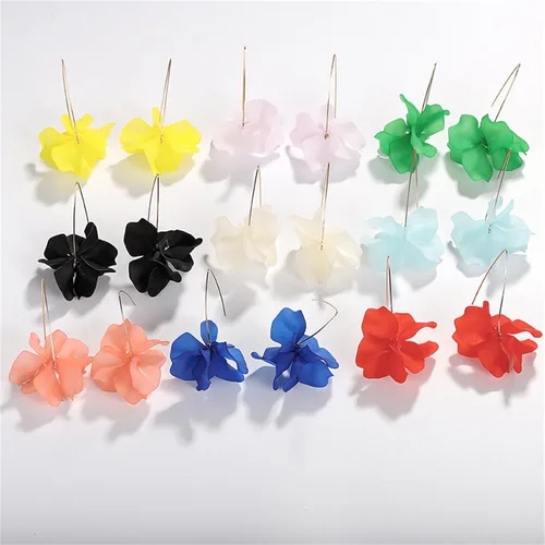 Vista 4 de Aretes largos bohemios de acrílico con pétalos de rosa para mujer, diseño bohemio, escalonados, de resina, con borlas, aretes exagerados para San