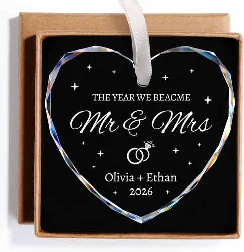 Vista 16 de Adorno personalizado para casados de primera Navidad 2026, regalos de compromiso para parejas, adorno de boda personalizado para recién casados