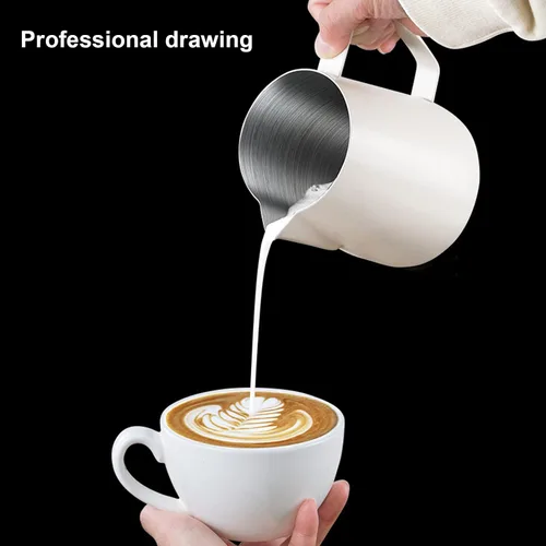 Vista 2 de Jarra de espuma de leche, jarra de vapor de café expreso de leche de acero inoxidable de 24 onzas/23.7 fl oz, herramientas de expreso, arte con Beige