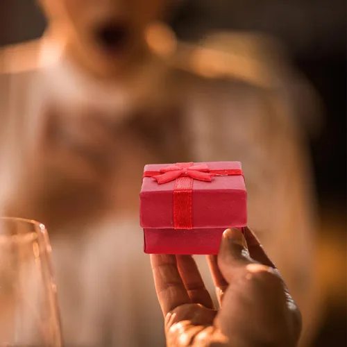 Vista 7 de Hemoton 24 cajas pequeñas de joyería rojas para anillos y aretes, cajas compactas para boda, compromiso, cumpleaños, aniversario, presentación