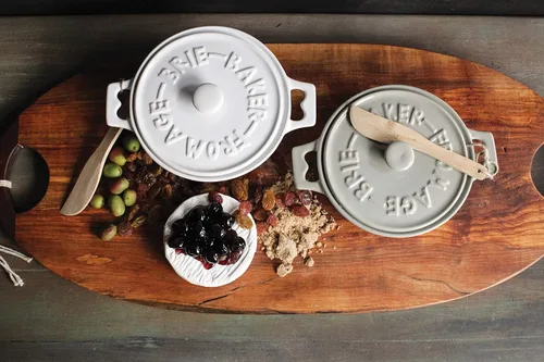 Vista 5 de Creative Co-Op Brie Bakers con tapas y esparcidores de madera (juego de 2 colores)