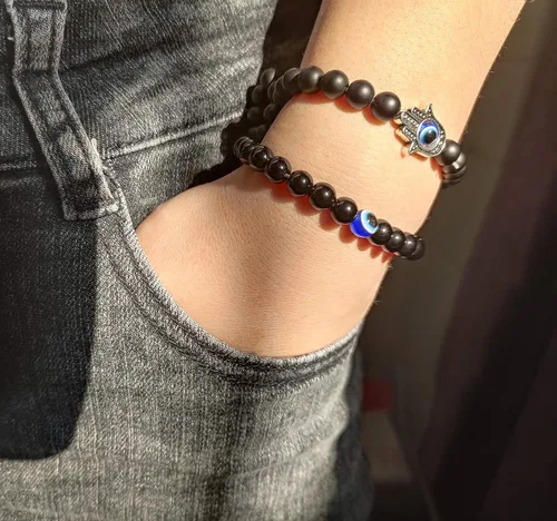 Vista 5 de RUIZHEN - 2 Pulseras elásticas con cuentas azules de ojo malvado, 7 chakras, piedra de lava, mano de Hamsa