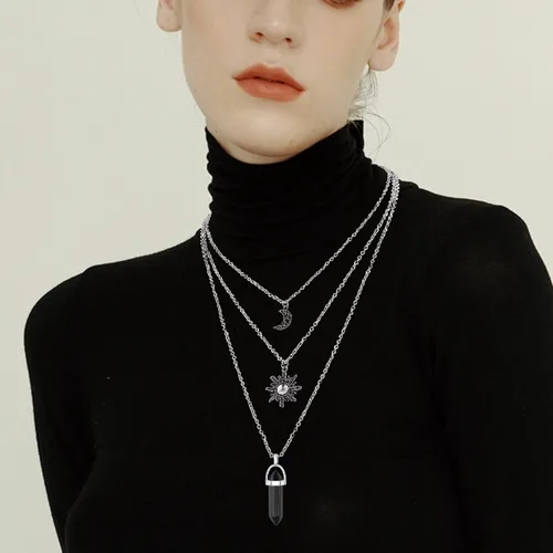 Vista 3 de Collar gótico de sol y luna para mujer, collares con colgante de cristal, accesorios Y2K, collar de luna creciente en capas para mujer, collar