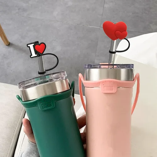 Vista 6 de Accesorios de copa para vaso Stanley de 40 onzas y 30 onzas con asa, adornos de paja rosa intenso, tapa de cubierta de corazón, fundas de paja roja