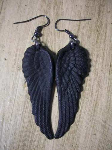 Vista 4 de Pendientes de gota vintage - Joyería negra mate, aretes de alas de ángel, aretes de regalo de Halloween para mujer, estilo hip hop - Mimir Eco
