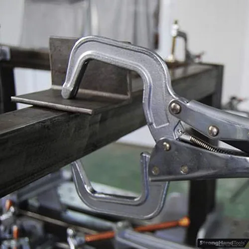 Vista 2 de Strong Hand Tools Abrazadera C de bloqueo de 6", punta redonda, Capacidad máxima de sujeción: 2″ (1.969 in), Profundidad de garganta: 1-13/16″