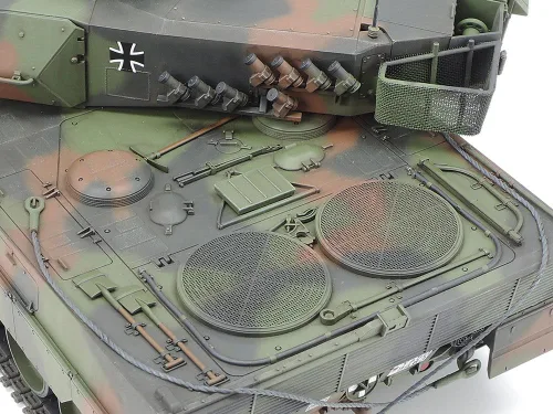 Vista 8 de Tamiya 35271 Leopard 2 A6 Tanque de batalla principal de juguete