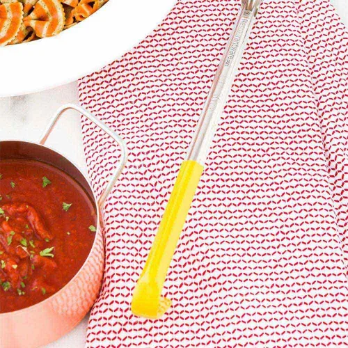 Vista 2 de Restaurantware Met Lux - Cucharón de sopa de 1 onza con mango de gancho, cuchara para servir, con mango amarillo, cuchara de cocina de acero