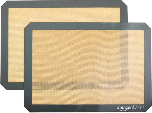 Vista 8 de Amazon Basics Alfombrilla de silicona para hornear macarons, antiadherente, apta para alimentos, 16.5 x 11.6 pulgadas, beige/gris, paquete de 2