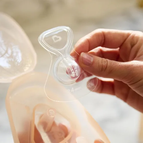 Vista 10 de Munchkin Flow - Protector de pezón de 0.63 pulgadas para recién nacidos en lactancia, monitor de cierre de silicona con canal de flujo de leche