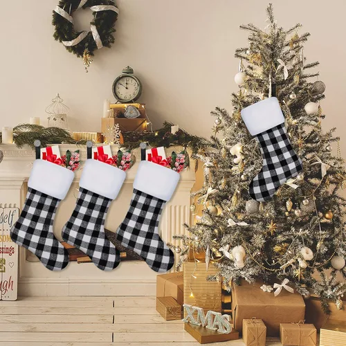 Vista 6 de Skylety - Calcetines de Navidad de 20” con tela a cuadros, piel sintética, para colgar en chimeneas, fiestas de Navidad en familia