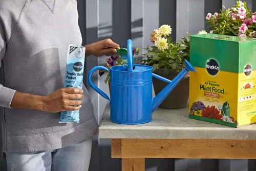 Vista 4 de Miracle-Gro Alimento soluble en agua para plantas multiusos - Fertilizante para todas las plantas de interior o exterior, incluyendo rosas, flores