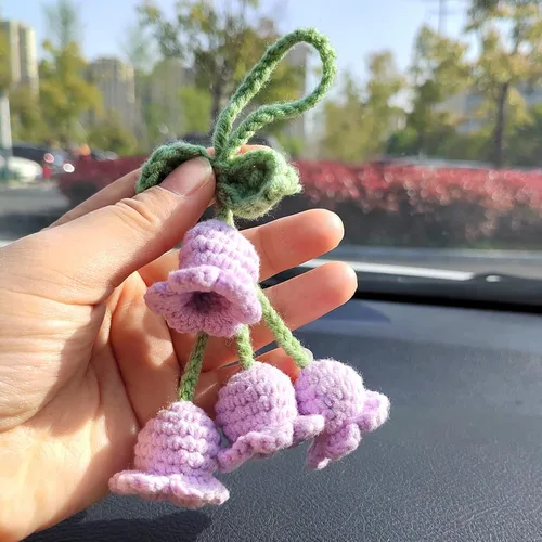 Vista 3 de Accesorios decorativos para colgar en el espejo del automóvil, colgante de flor hecha a mano, decoración para llavero de automóvil, bolso (morado)
