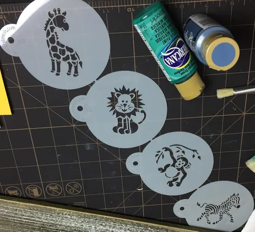Vista 4 de Designer Stencils Jungle Animals Galleta, beige/semitransparente, se adapta a círculo de 3 pulgadas