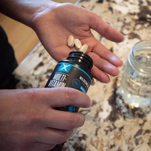 Vista 2 de Wilderness Athlete - Multivitamínico de alto rendimiento Multivitamínico diario para hombres y mujeres - Suplemento de vitaminas para adultos