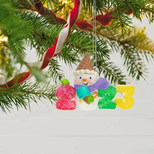 Vista 6 de Hallmark Keepsake Adorno de Navidad 2023, dulce década 2023, regalos para ella