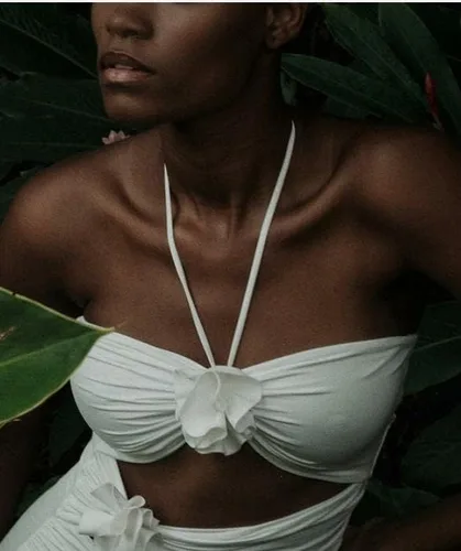 Vista 4 de KMBANGI Camiseta sin mangas sexy floral para mujer, con volantes Y2K, cuello halter, sin mangas, hombros descubiertos, sin espalda, tubo de flores