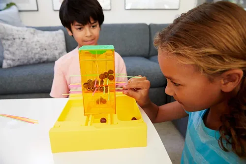 Vista 2 de Mattel Games Monos Tumblin' de viaje, juego portátil para niños con almacenamiento integrado para niños de 5 años en adelante, multicolor