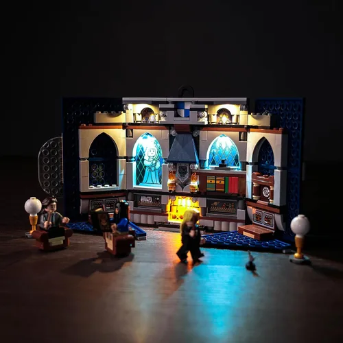 Vista 7 de LocoLee Luz LED compatible con Lego Ravenclaw House Banner 76411, Hogwarts Castle 3D juego de iluminación creativa de pared de habitación, regalo