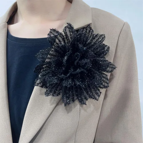 Vista 5 de Delicada tela de malla con flores grandes y grandes, broches de solapa delicados, elegantes, vintage, flores de seda, broche para mujeres, boda