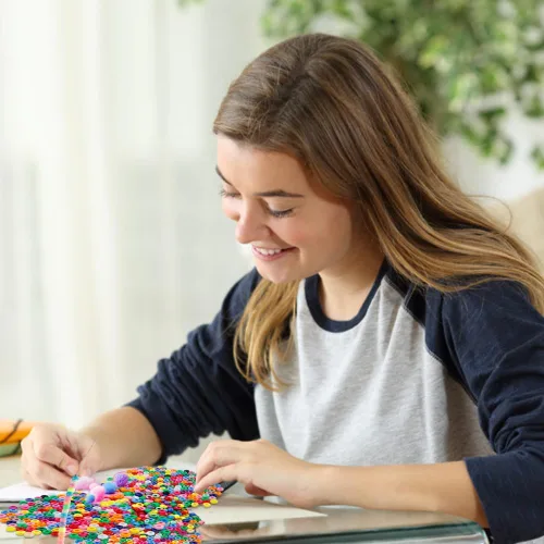 Vista 5 de Cuentas Pony 1100 Piezas, Cuentas para Hacer Joyas, Cuentas para Hacer Pulseras, Cuentas de Plástico para Manualidades para Trenzas para Niñas Negro