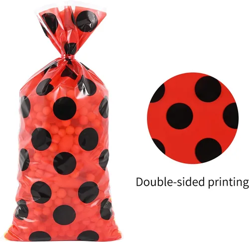Vista 3 de Lecpeting 100 bolsas de golosinas de mariquita, bolsas de dulces de celofán con lunares rojos y negros, regalos de fiesta de mariquita con lazos