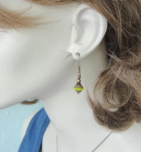 Vista 2 de Little Cloud Cap Jewelry Pendientes verde Chartreuse