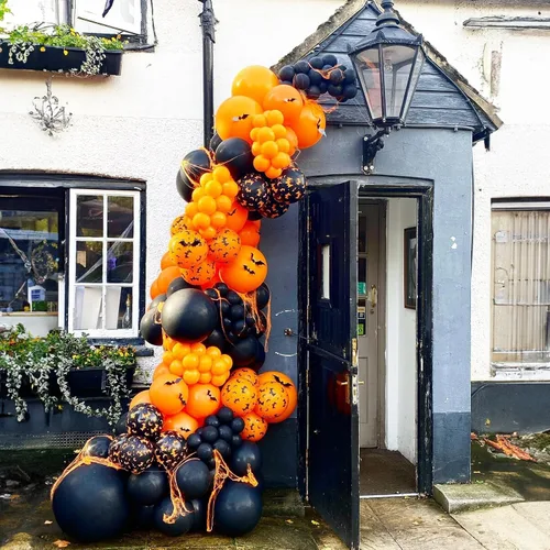 Vista 4 de Kit de Guirnalda de Arco de Globos de Halloween, 126 Piezas, Globos Negros y Naranjas con Globos de Calabaza BOO, Murciélagos de Aluminio, Globos