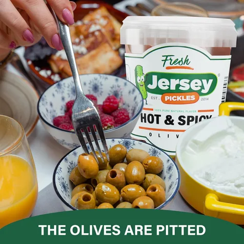 Vista 6 de Jersey Pickles - Combo de aceitunas Hot Mix (1/2 galón)