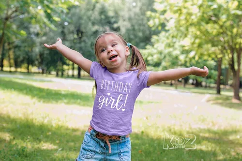 Vista 3 de Camiseta de feliz cumpleaños (niñas de 1 a 12) camiseta de fiesta para niños descarados - Dulce traje de bebéniño pequeño
