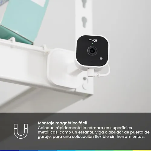 Vista 3 de myQ - Cámara enchufable para garaje Gen 2 – Cámara de garaje inteligente Wi-Fi 2K con visión nocturna, lente gran angular, audio de 2 vías, base