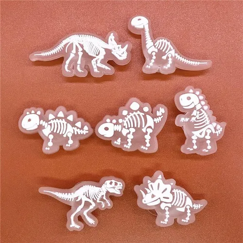 Vista 6 de pequano Dijes de dinosaurio para zapatos, dijes para niños, decoración de pines de PVC para zuecos, zapatos, pulseras, dinosaurios, recuerdos