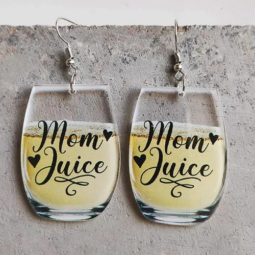 Vista 2 de Aretes de taza de cerveza de simulación 3D realistas en miniatura, aretes colgantes de copa de vino para mujer, lindos y divertidos aretes de oreja