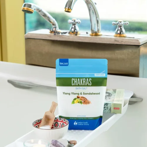 Vista 5 de Chakras - Sal de baño de 32 onzas de sal de Epsom con ylang ylang natural, sándalo, eucalipto, incienso, manzanilla y canela, aceites esenciales más