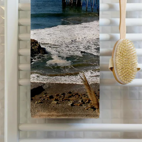 Vista 2 de 3dRose The Carpinteria Pier Near the Carpinteria Harbor Seal Rookery. 15x22 Hand Towel