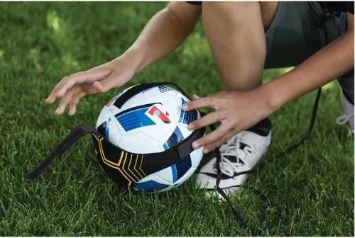 Vista 6 de Entrenador de patadas de fútbol, ayuda para entrenamiento de fútbol, manos libres, suela de tiro con cinturón ajustable, cuerda elástica
