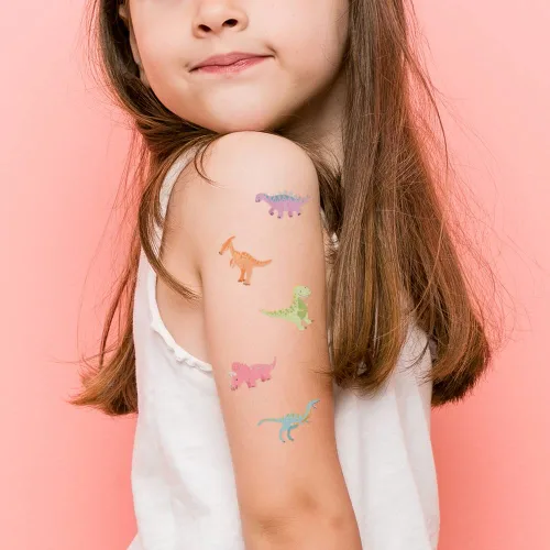 Vista 7 de Flash Tattoos Juego variado de tatuajes de dinosaurio para niños 25 tatuajes temporales envueltos individualmente Suministros para fiestas