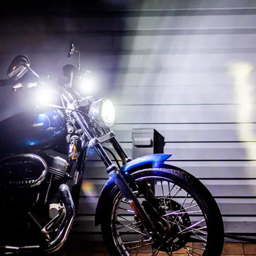 Vista 2 de Eagle Lights Kit de señal de giro LED delantera y trasera Harley con luces de circulación blancas brillantes y luces de freno traseras