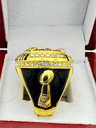Vista 5 de Anillos deportivos con descuento, ANILLO DE CAMPEÓN DE FÚTBOL DE FANTASÍA — CUERPO DORADO, PIEDRAS ROJAS, Premios al jugador 9-20