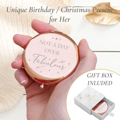 Vista 4 de Regalos de cumpleaños para mujer, espejo compacto de oro rosa con texto en inglés "Not a Day Over Fabulous", ideas de regalo de cumpleaños